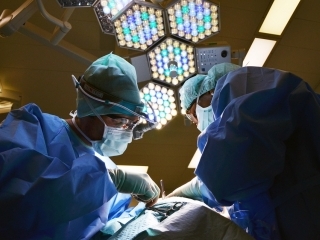 El anestesista carga con la mala praxis